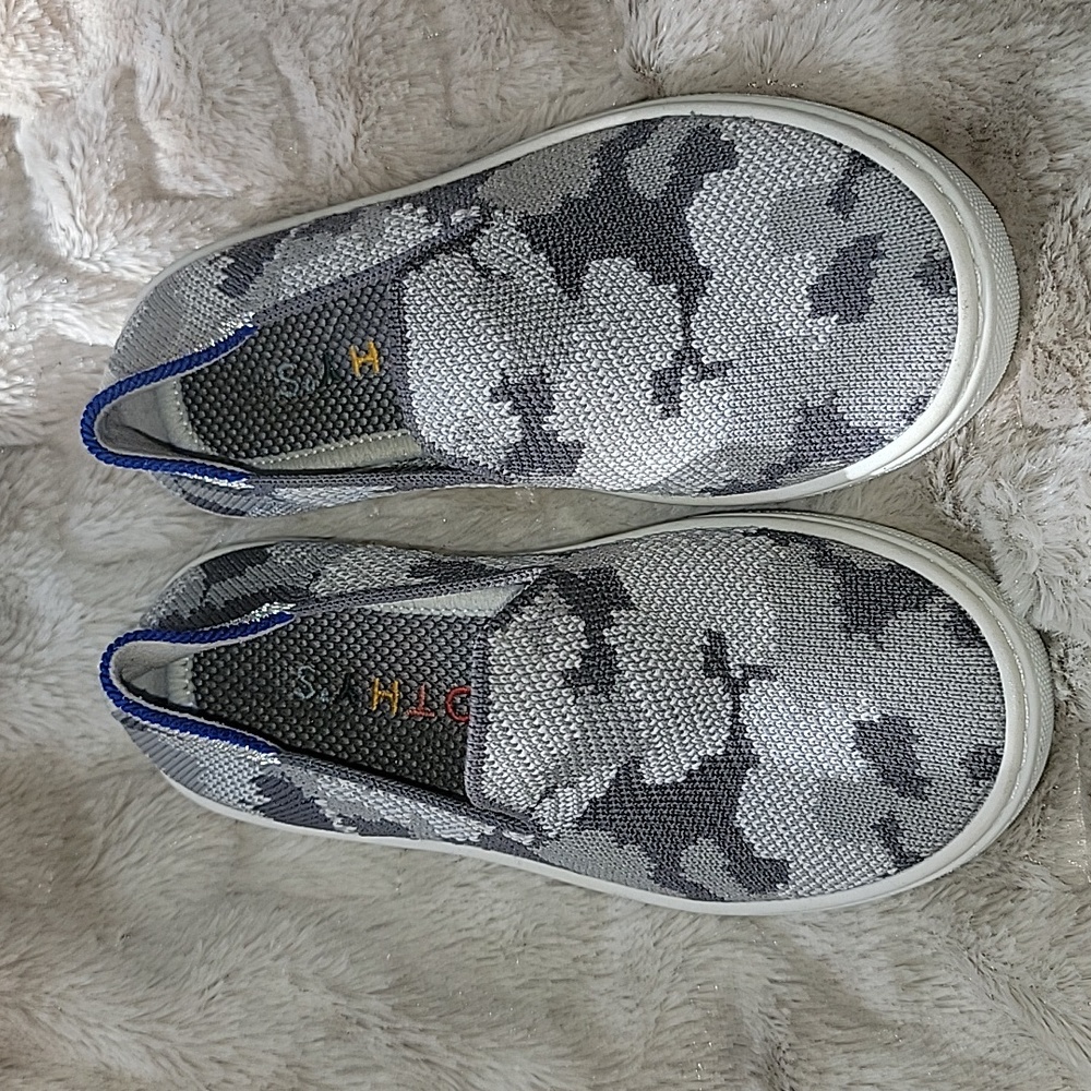 Kids size 10 camo Rothys